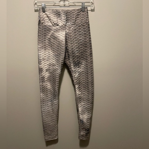 Hot Kiss Pants - Leggings with butt scrunch